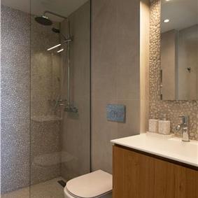 3 bedroom villa with pool & sea views, near Palaiokastrítsa, sleeps 6